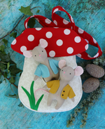 Load image into Gallery viewer, Lolli&#39;s Mushroom House : mouse and bag sewing pattern
