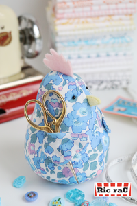 Chicken caddy: chicken pincushion softie