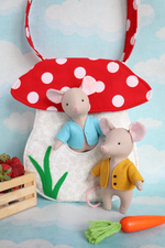 Load image into Gallery viewer, Lolli&#39;s Mushroom House : mouse and bag sewing pattern
