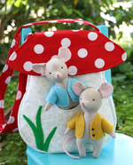 Load image into Gallery viewer, Lolli&#39;s Mushroom House : mouse and bag sewing pattern
