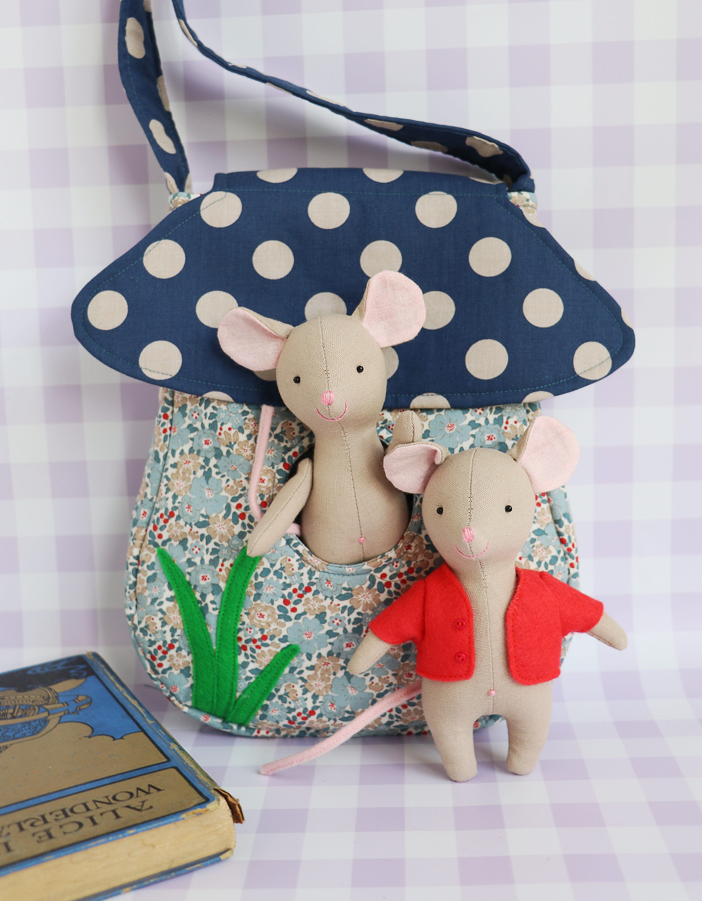 Lolli's Mushroom House : mouse and bag sewing pattern