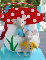 Load image into Gallery viewer, Lolli&#39;s Mushroom House : mouse and bag sewing pattern
