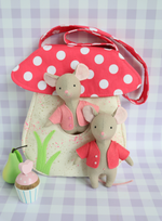 Load image into Gallery viewer, Lolli&#39;s Mushroom House : mouse and bag sewing pattern
