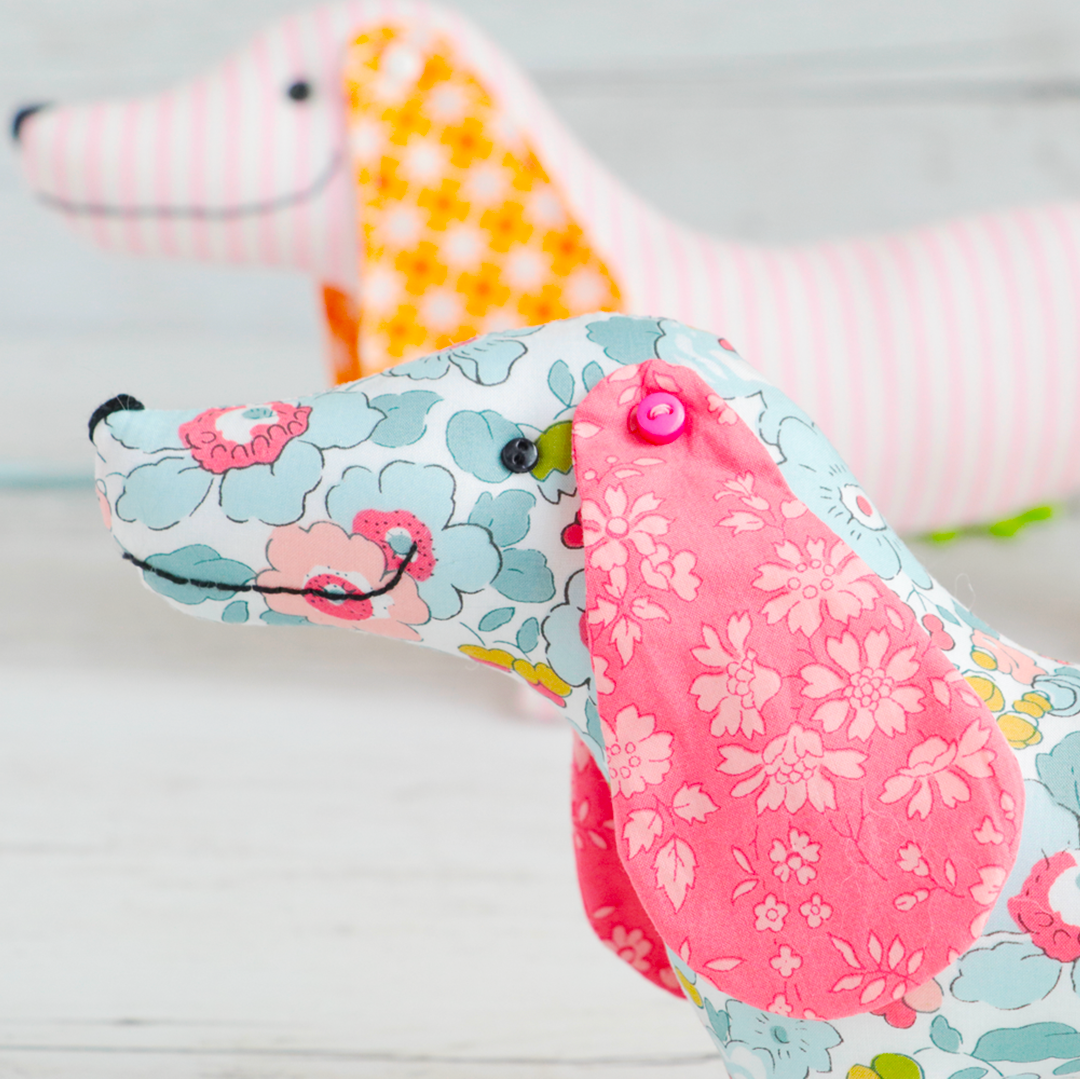 Best in Show sausage dog PDF sewing pattern.