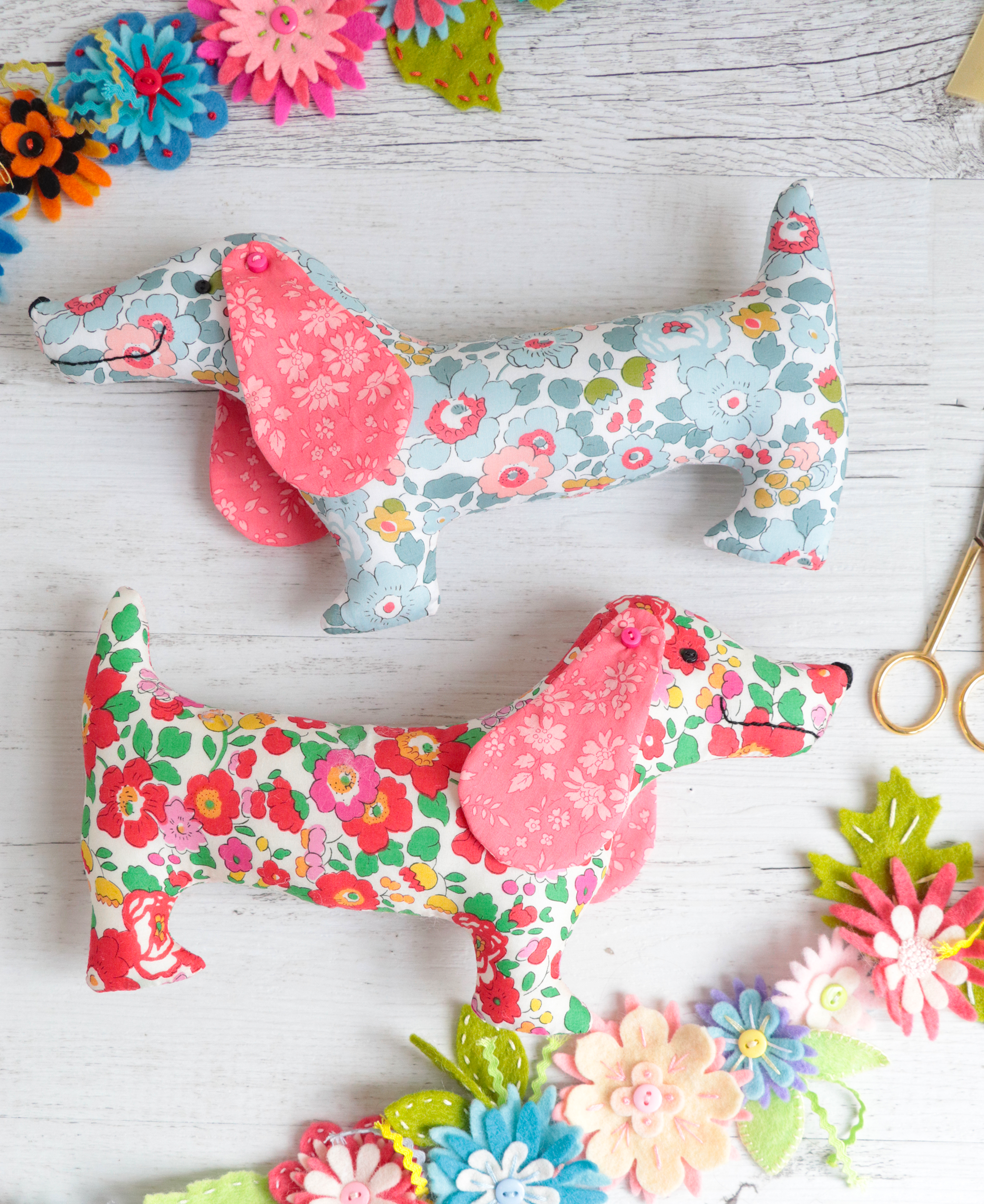 Best in Show sausage dog PDF sewing pattern.