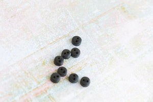 5mm black buttons